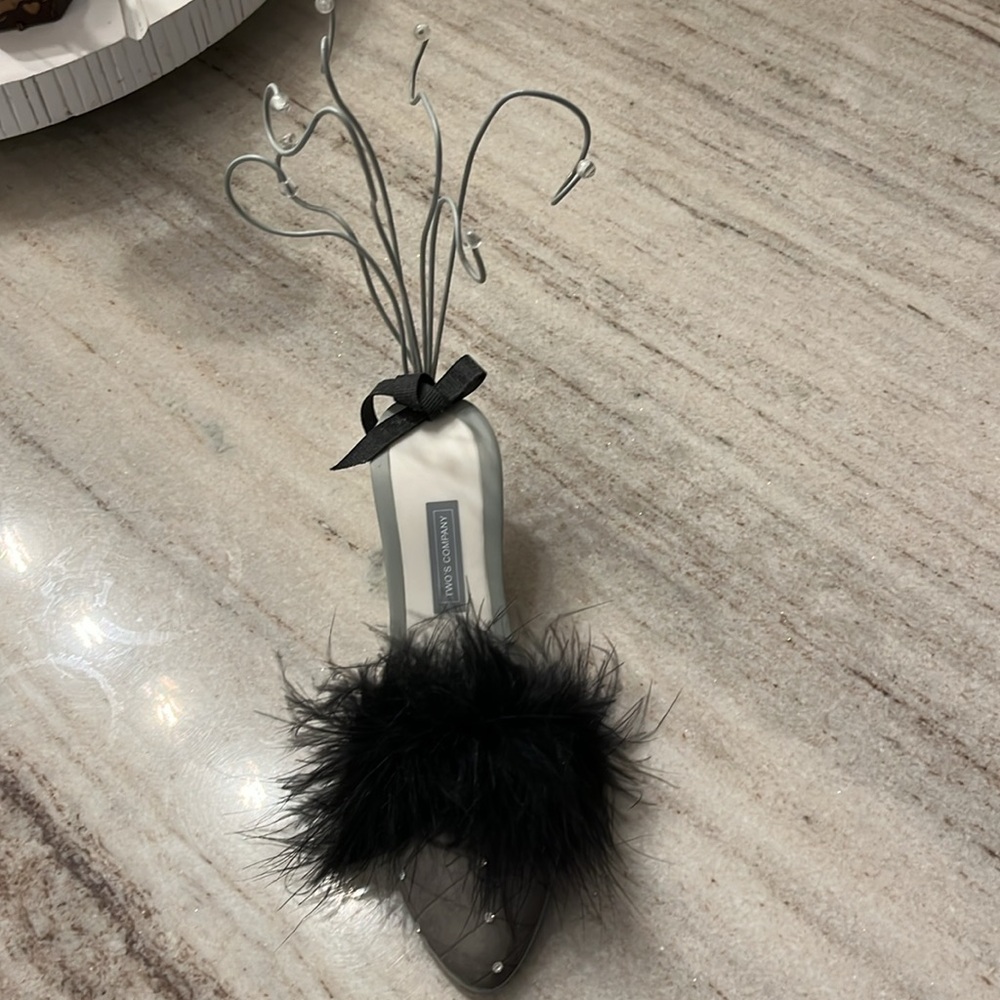 Adorable jewelry holder